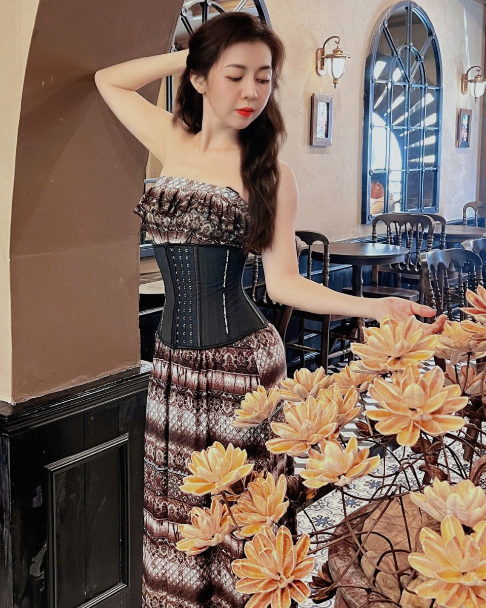 Latex Corset Giảm Eo Là Gì